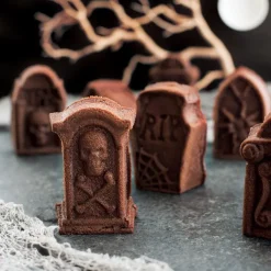 Molde Haunted Skull Nordic Ware