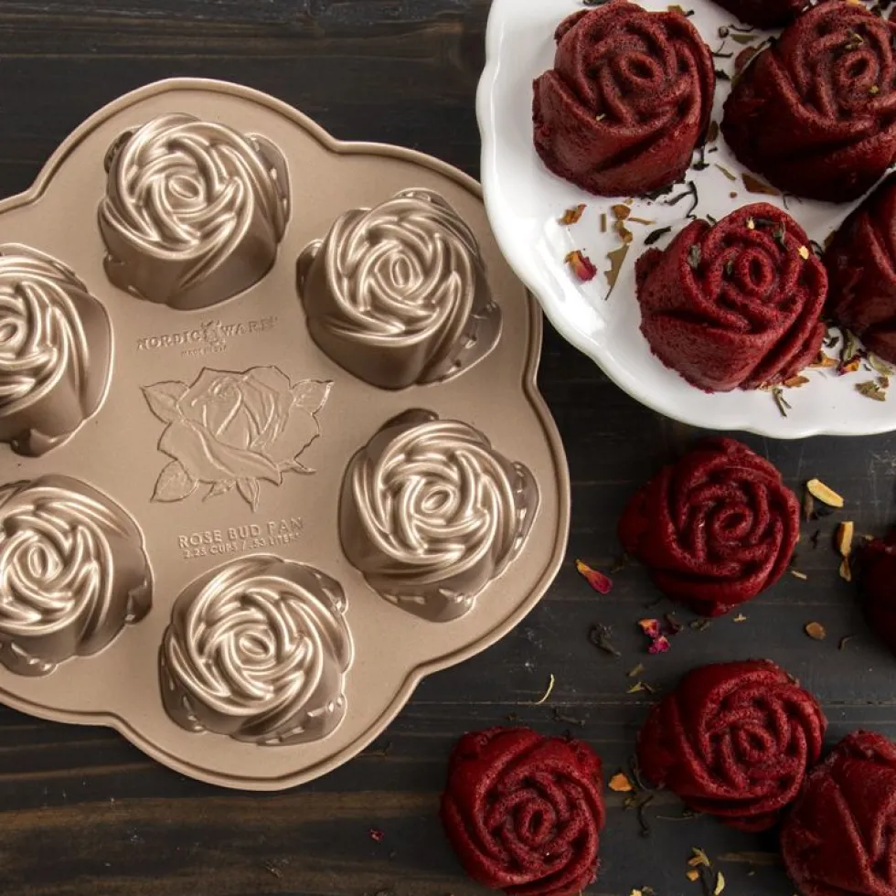 Molde Mini Rosebud Cake Pan Nordic Ware