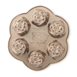 Molde Mini Rosebud Cake Pan Nordic Ware