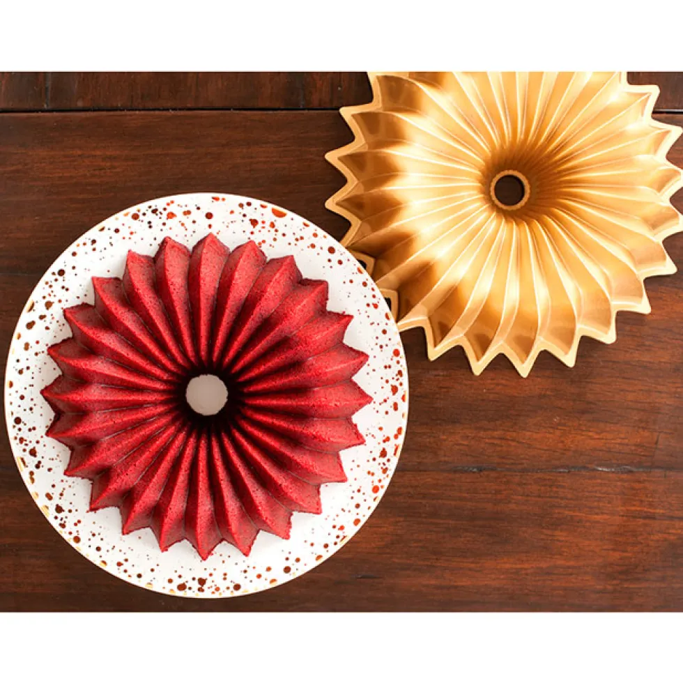 Molde Nordic Ware Brilliance Bundt Pan Dorado