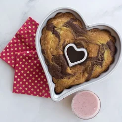 Molde Nordic Ware Bundt Elegant Heart