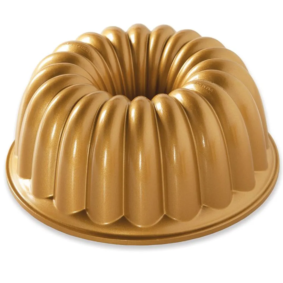 Molde Nordic Ware Elegant Party Bundt Pan Dorado