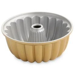 Molde Nordic Ware Elegant Party Bundt Pan Dorado