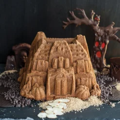Molde Nordic Ware Haunted Manor Bundt Pan