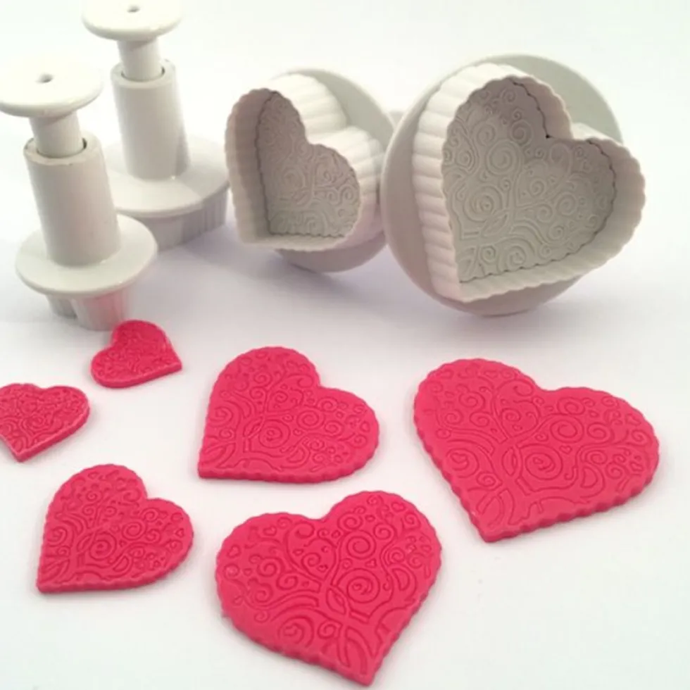 Set de 4 Cortadores con Expulsor Corazones